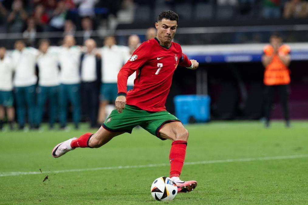 都曾稳坐首 都曾稳坐首